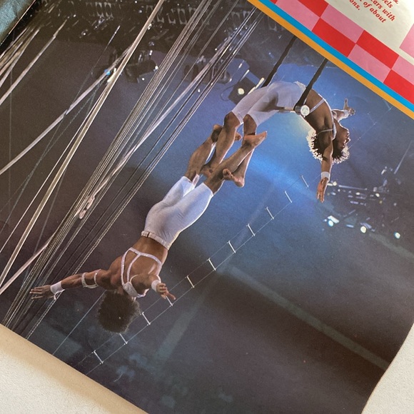 Ringling brothers Barnum, and Bailey Circus souvenir program - Picture 5 of 12
